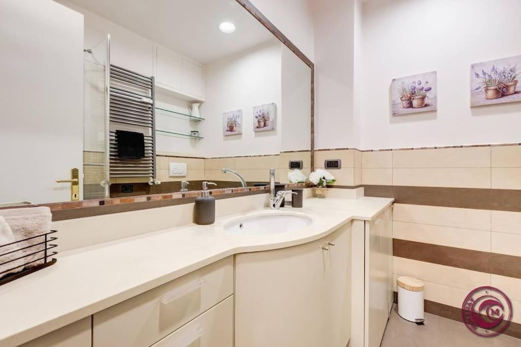 C M Castel Sant'angelo Apartment